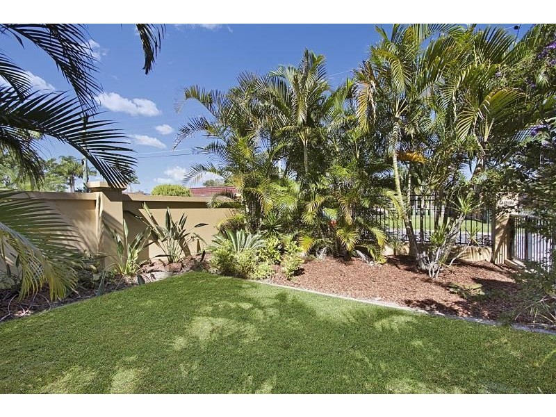 2/5 Tarni Avenue, Palm Beach QLD 4221