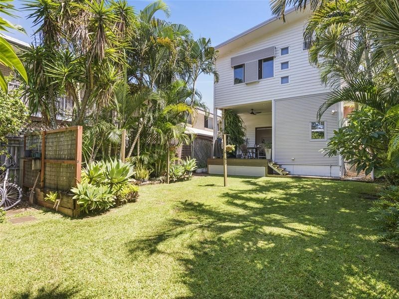 12 Twenty Third Avenue, Palm Beach QLD 4221