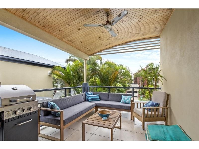 2/14 Tenth  Avenue, Palm Beach QLD 4221