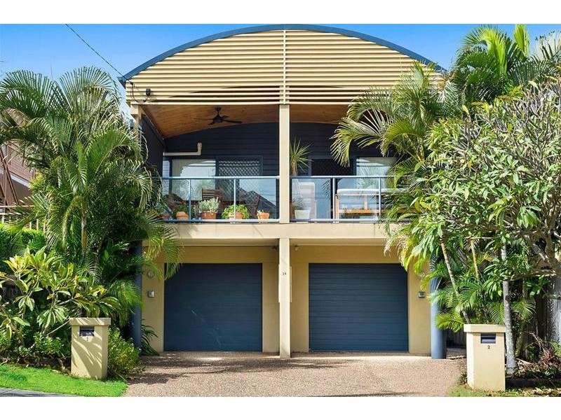 2/14 Tenth  Avenue, Palm Beach QLD 4221