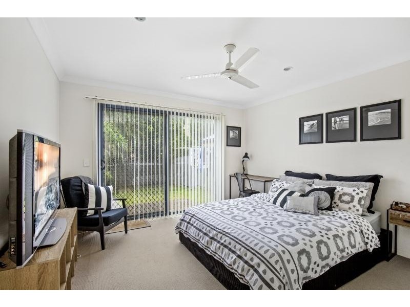 2/14 Tenth  Avenue, Palm Beach QLD 4221