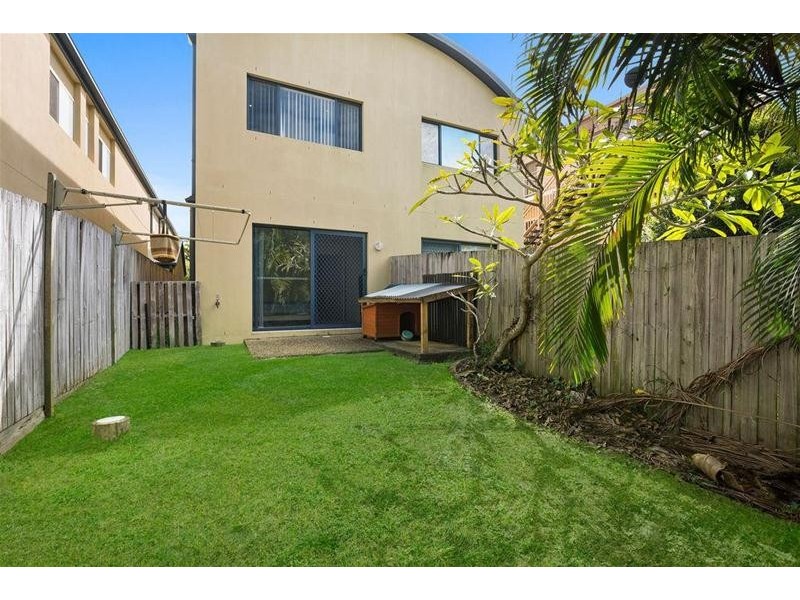 2/14 Tenth  Avenue, Palm Beach QLD 4221