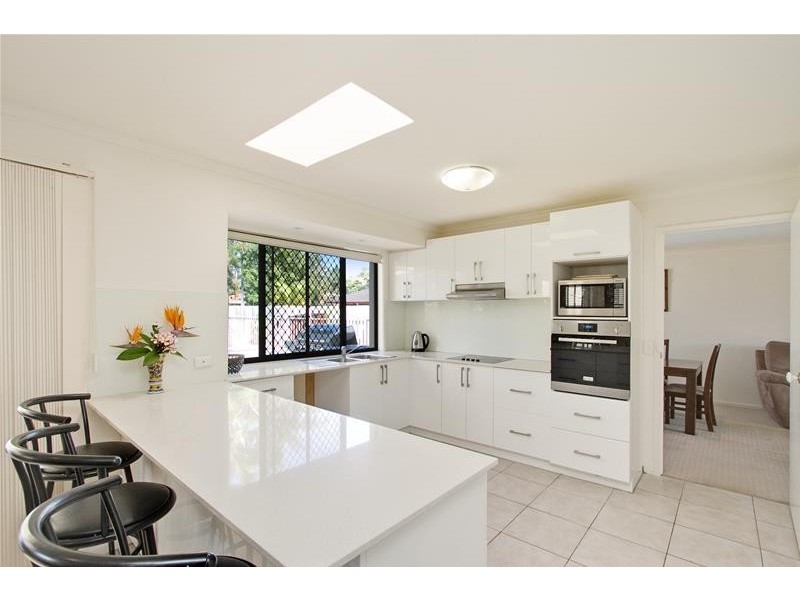 90 K P McGrath Drive, Elanora QLD 4221