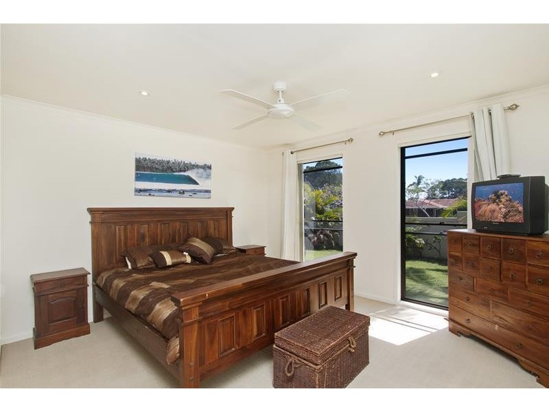 90 K P McGrath Drive, Elanora QLD 4221