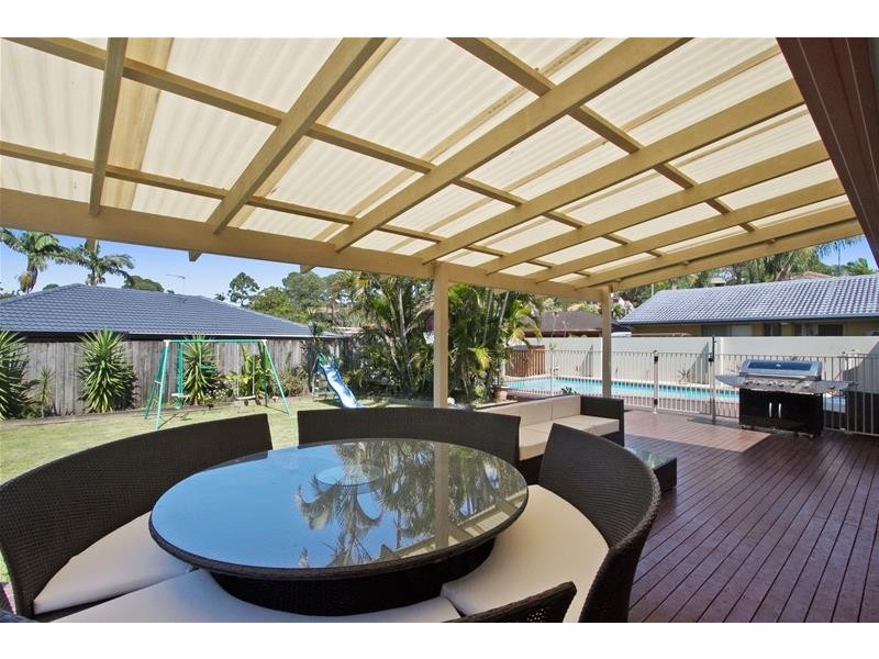 90 K P McGrath Drive, Elanora QLD 4221