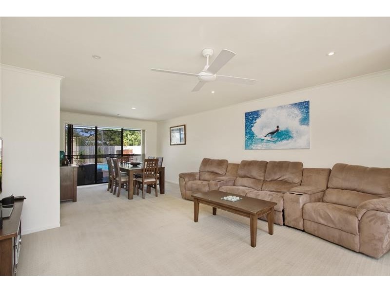 90 K P McGrath Drive, Elanora QLD 4221