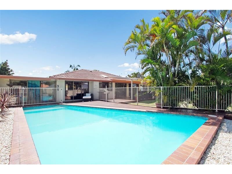 90 K P McGrath Drive, Elanora QLD 4221