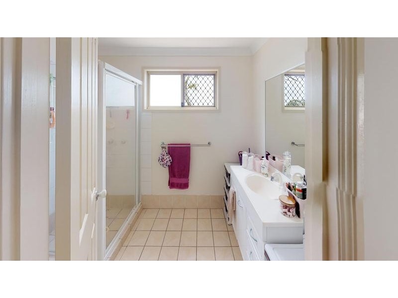 16 Laurina Court, Elanora QLD 4221