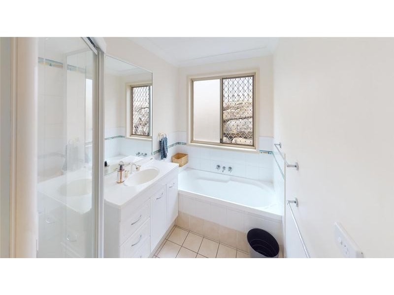 16 Laurina Court, Elanora QLD 4221