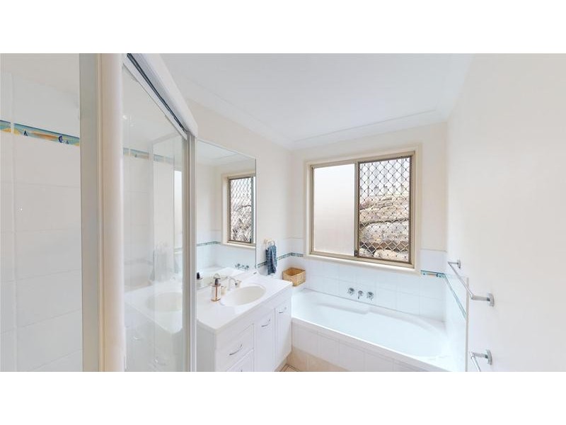 16 Laurina Court, Elanora QLD 4221