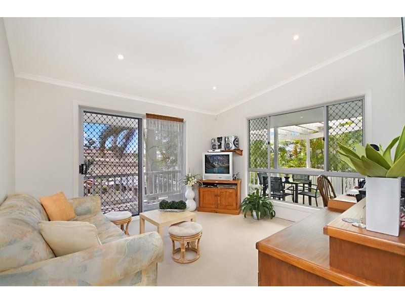 165 K P McGrath Drive, Elanora QLD 4221