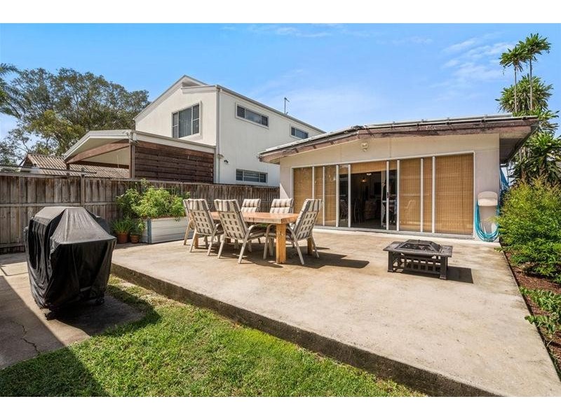 37 Twenty Fifth Avenue, Palm Beach QLD 4221