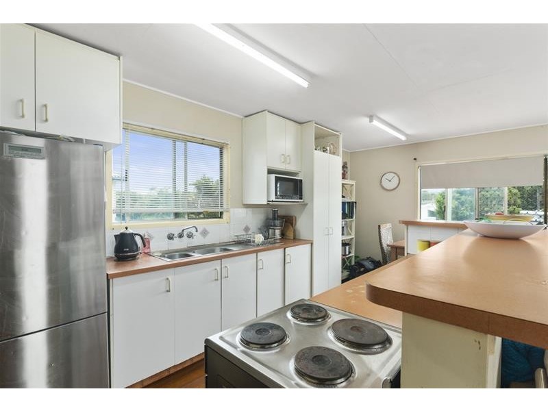 24 Twenty Seventh Avenue, Palm Beach QLD 4221