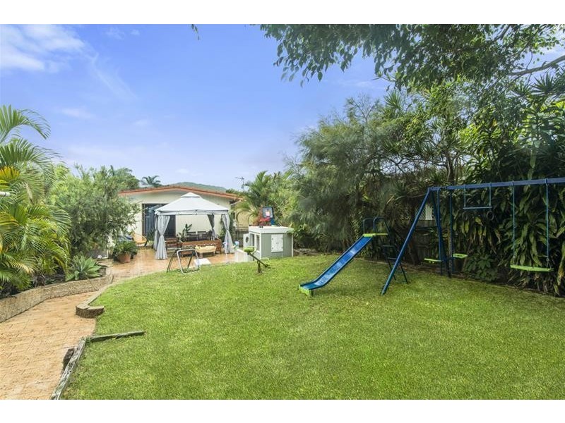 24 Twenty Seventh Avenue, Palm Beach QLD 4221