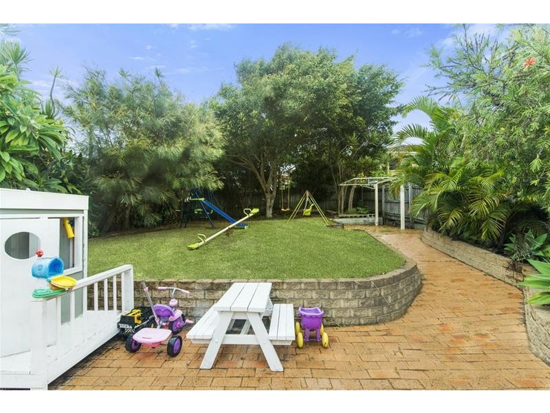 24 Twenty Seventh Avenue, Palm Beach QLD 4221