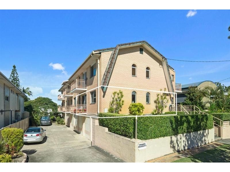 4/10 Tenth Avenue, Palm Beach QLD 4221