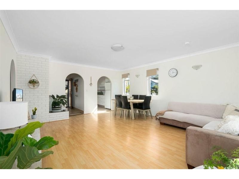 4/10 Tenth Avenue, Palm Beach QLD 4221