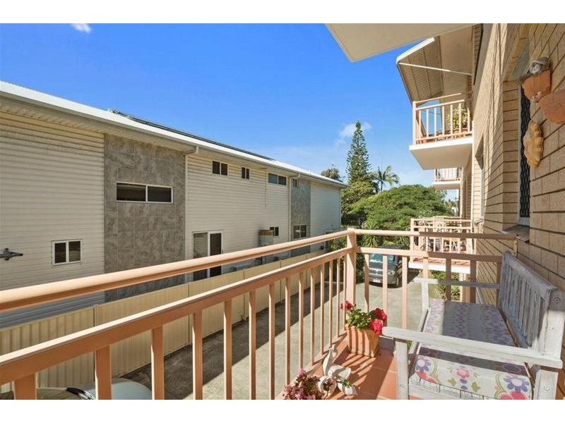 4/10 Tenth Avenue, Palm Beach QLD 4221