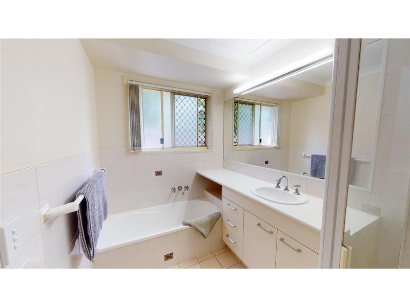 4 Chippendale Crescent, Currumbin Waters QLD 4223