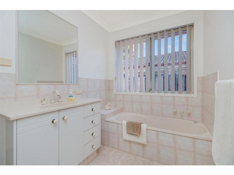 18 Silver Glade Drive, Elanora QLD 4221