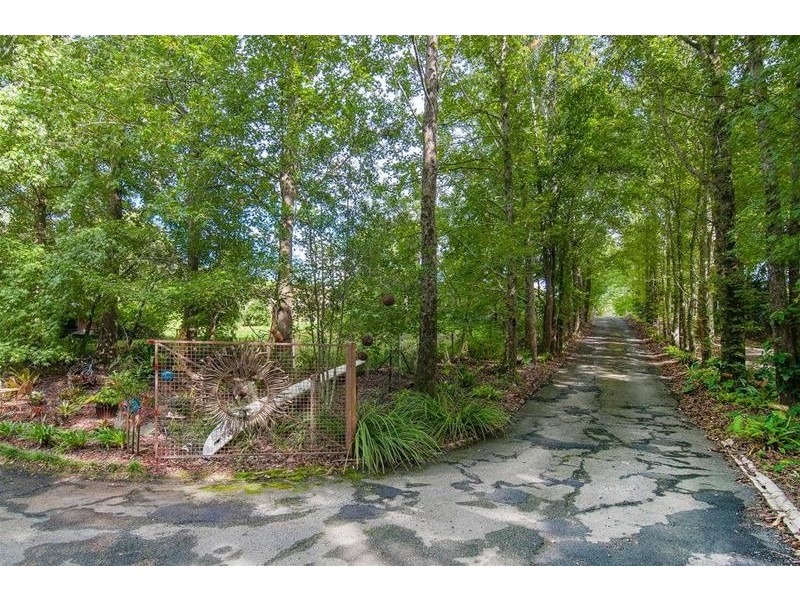 16 Evergreen Drive, Elanora QLD 4221