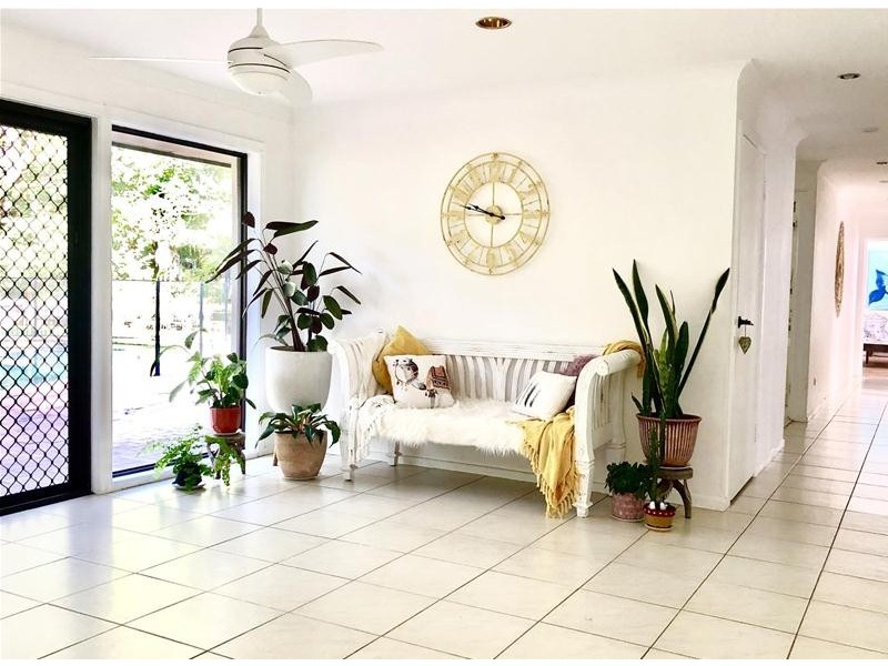 16 Evergreen Drive, Elanora QLD 4221