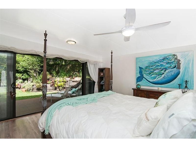 16 Evergreen Drive, Elanora QLD 4221