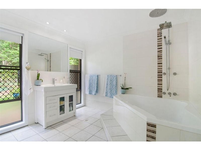 16 Evergreen Drive, Elanora QLD 4221