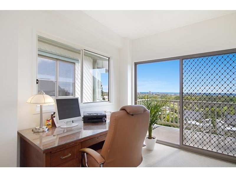 141 K P McGrath Drive, Elanora QLD 4221