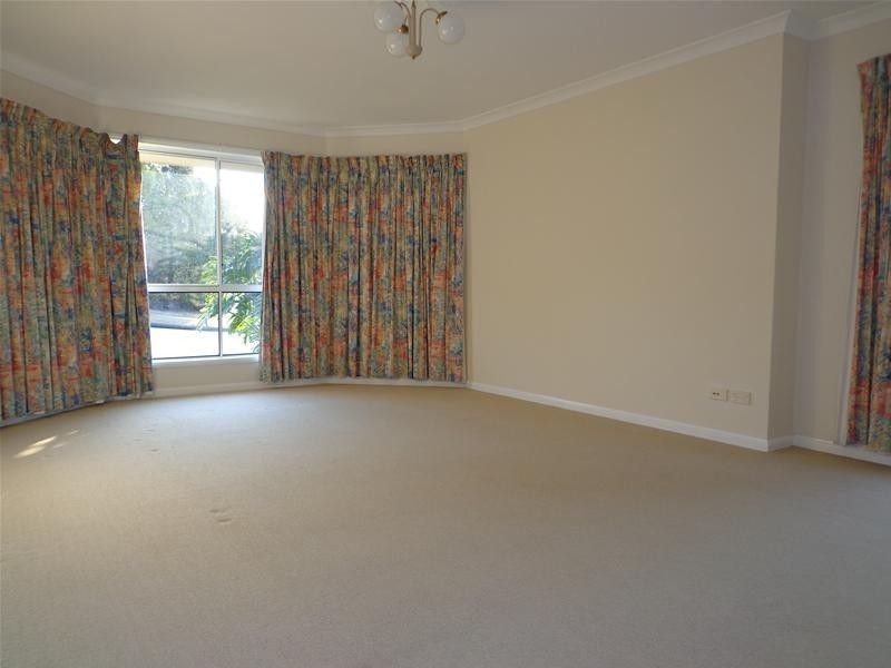 16 Zinnea Street, Elanora QLD 4221