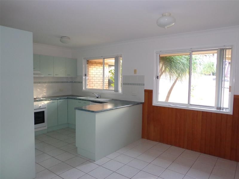 16 Zinnea Street, Elanora QLD 4221