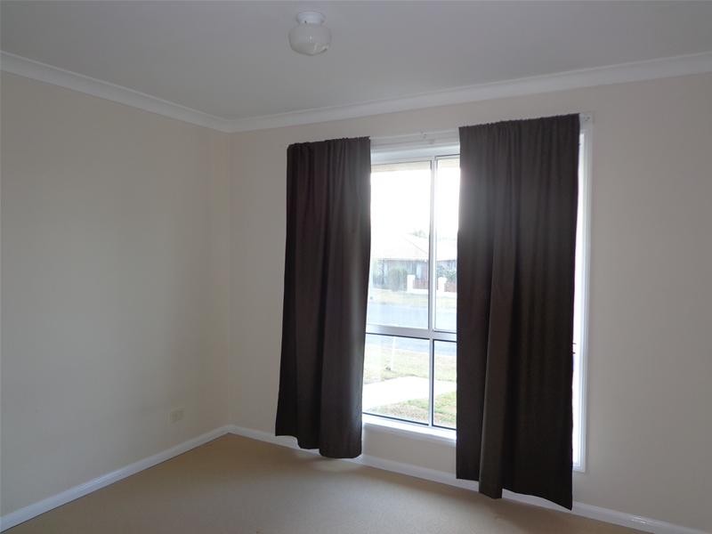 16 Zinnea Street, Elanora QLD 4221