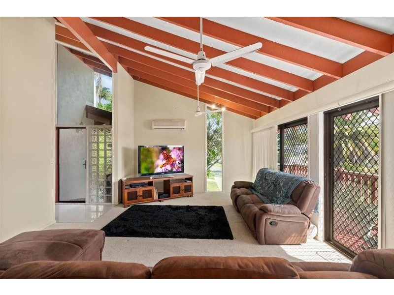 10 Bunya Place, Palm Beach QLD 4221