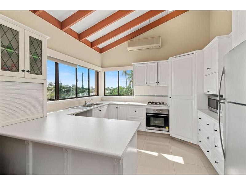 10 Bunya Place, Palm Beach QLD 4221