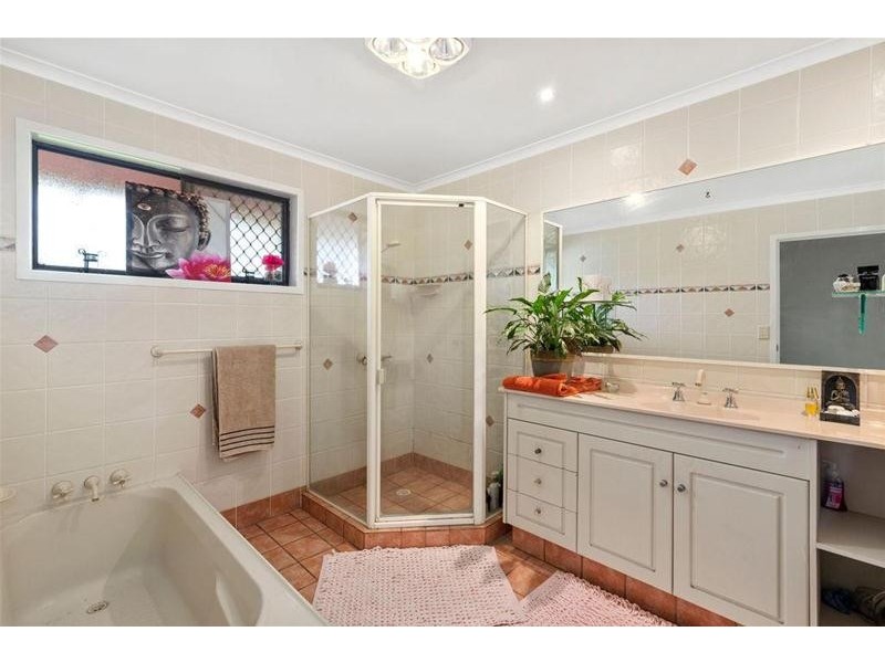 10 Bunya Place, Palm Beach QLD 4221