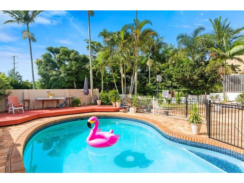 10 Bunya Place, Palm Beach QLD 4221