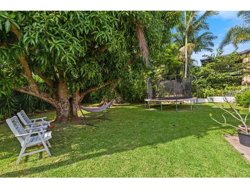 10 Bunya Place, Palm Beach QLD 4221