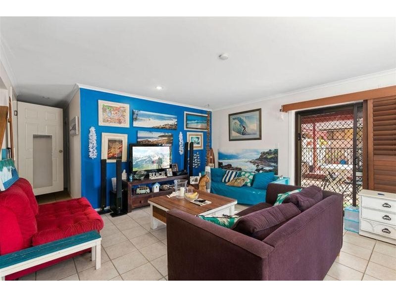 10 Bunya Place, Palm Beach QLD 4221