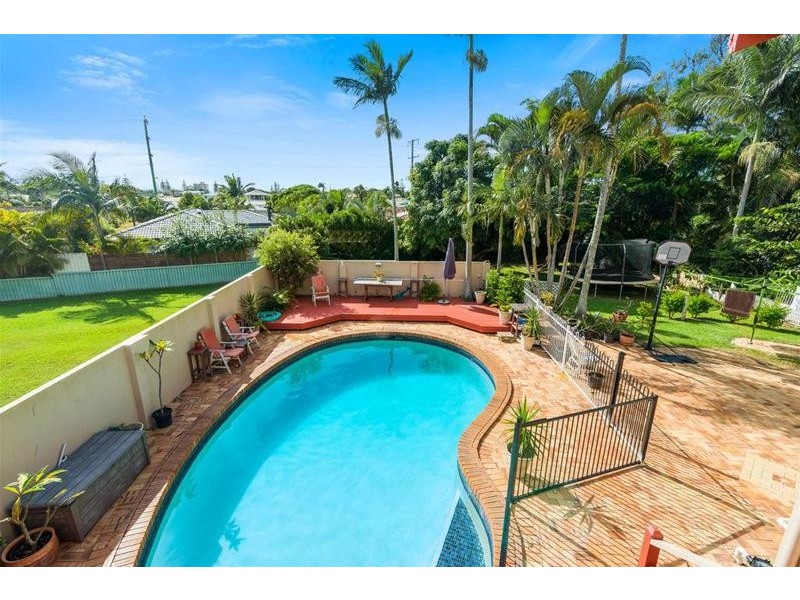 10 Bunya Place, Palm Beach QLD 4221