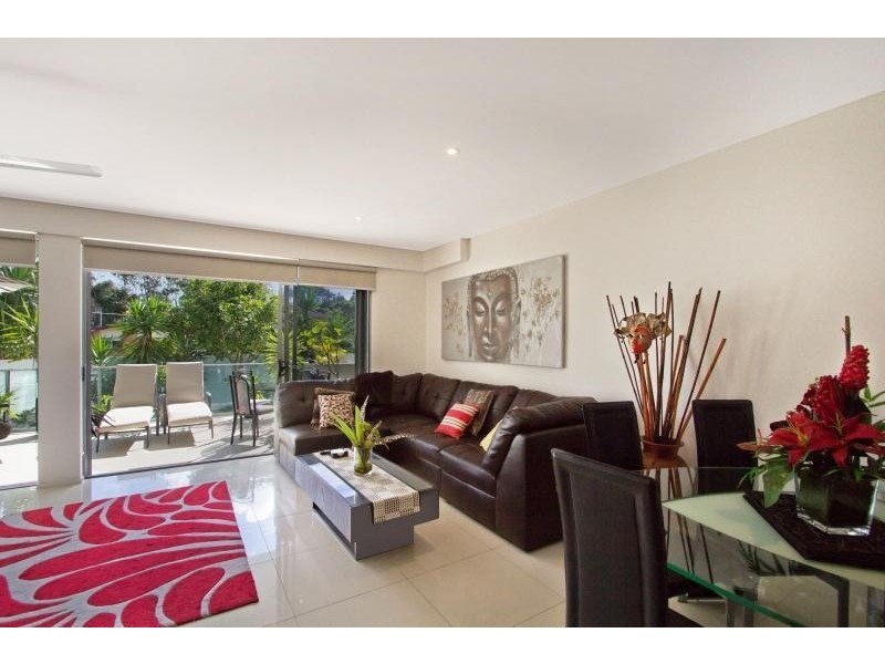2/10 Tallebudgera Drive, Palm Beach QLD 4221