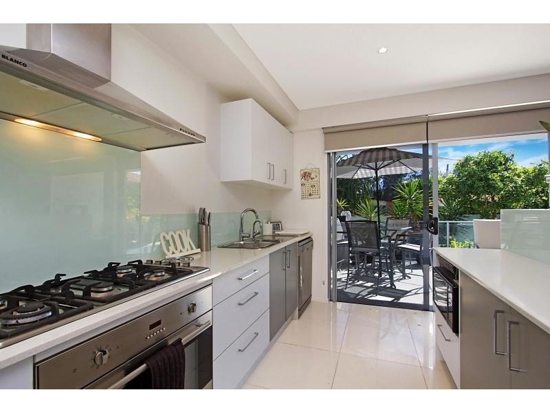 2/10 Tallebudgera Drive, Palm Beach QLD 4221