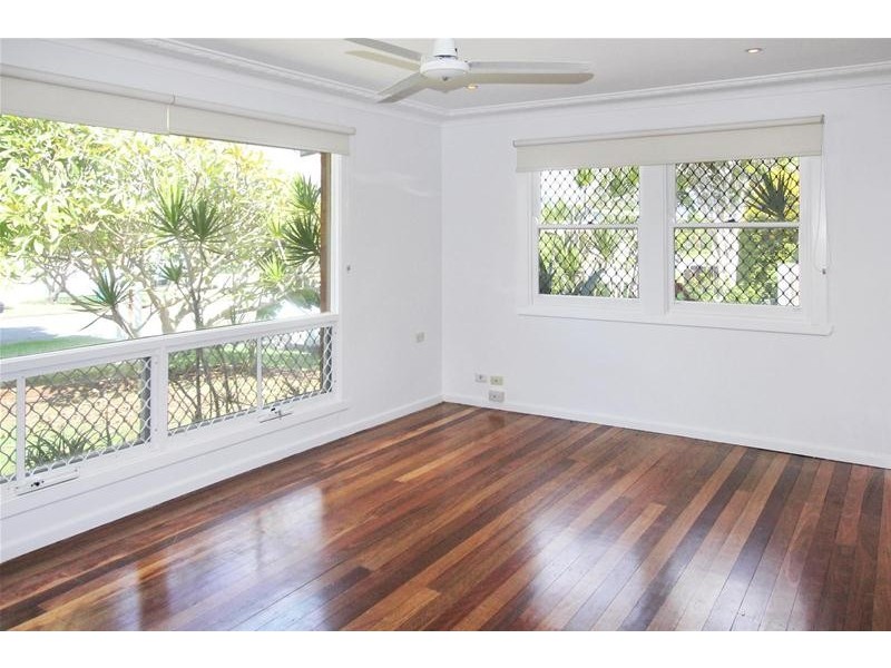 9 Hawaii Avenue, Palm Beach QLD 4221