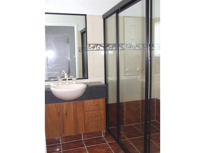 2/57 Albion Avenue, Miami QLD 4220