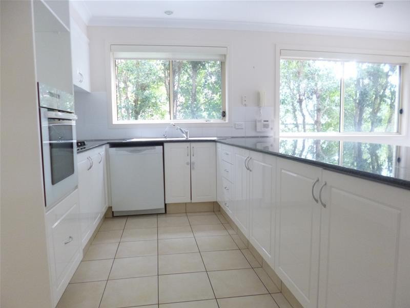 2/10 Albion Avenue, Miami QLD 4220