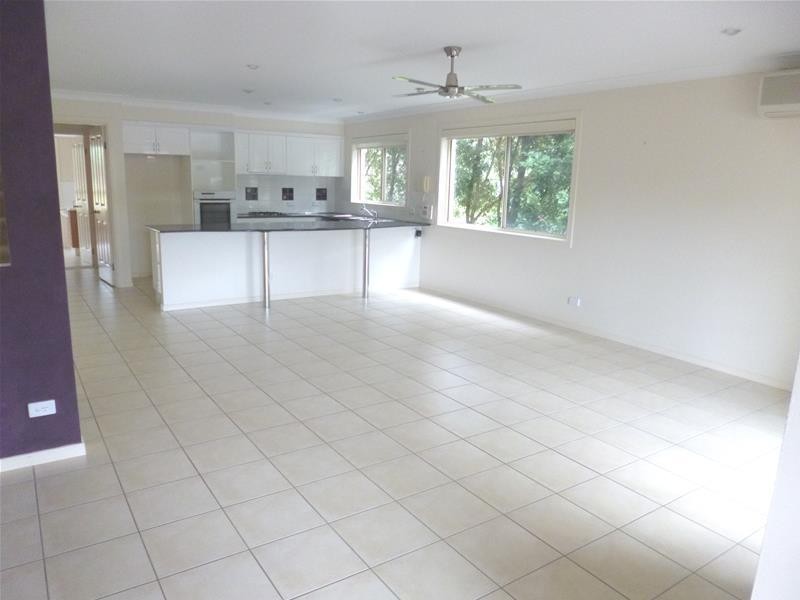 2/10 Albion Avenue, Miami QLD 4220