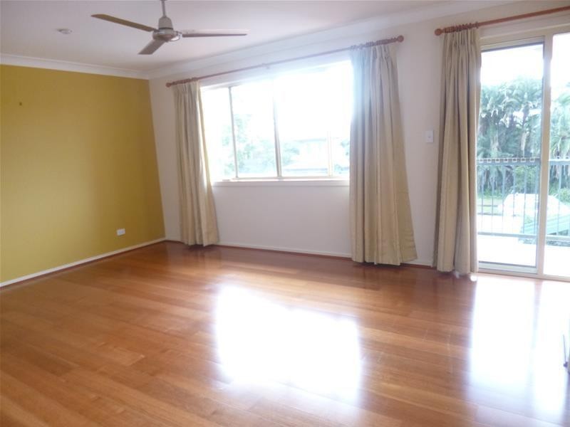 2/10 Albion Avenue, Miami QLD 4220