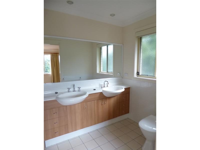 2/10 Albion Avenue, Miami QLD 4220