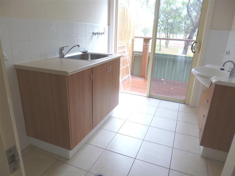 2/10 Albion Avenue, Miami QLD 4220