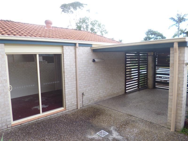 2/10 Albion Avenue, Miami QLD 4220