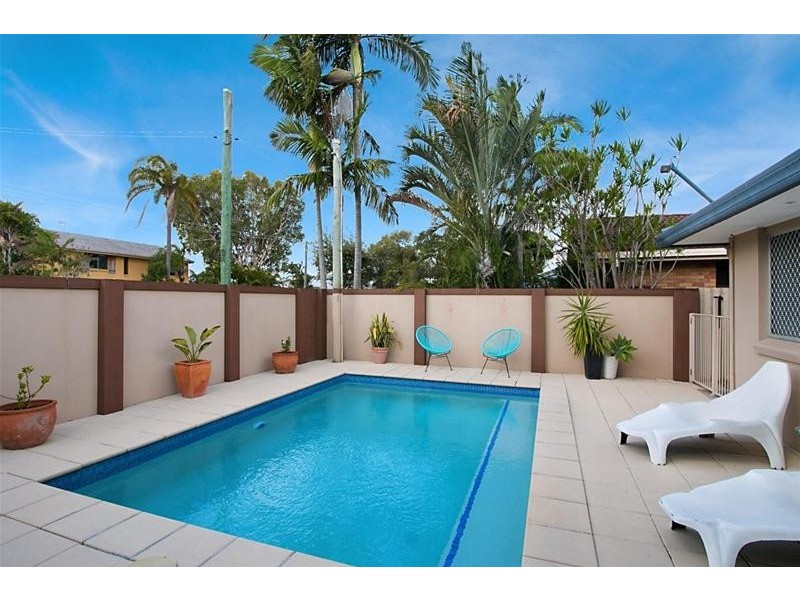 82 Twenty Fifth Avenue, Palm Beach QLD 4221